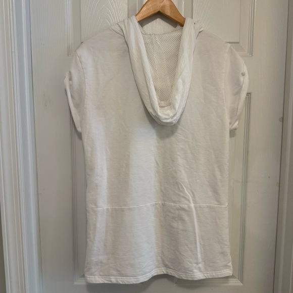 NWOT Fabletics Womens White Oceanside Pullover Short Sleeve Hoodie - Picture 2 of 5
